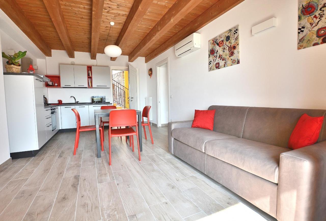 Red Apartment In Marciaga Di Costermano Extérieur photo