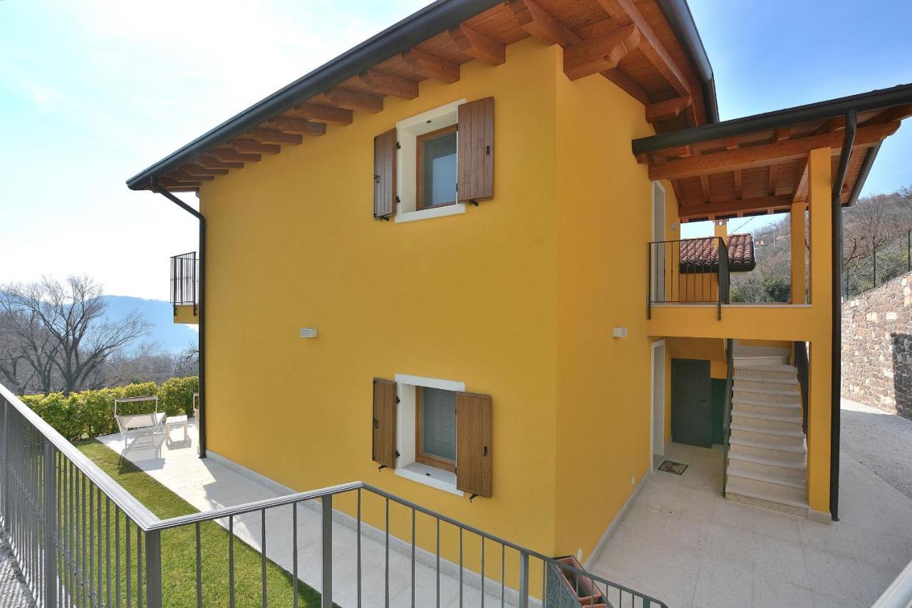 Red Apartment In Marciaga Di Costermano Extérieur photo