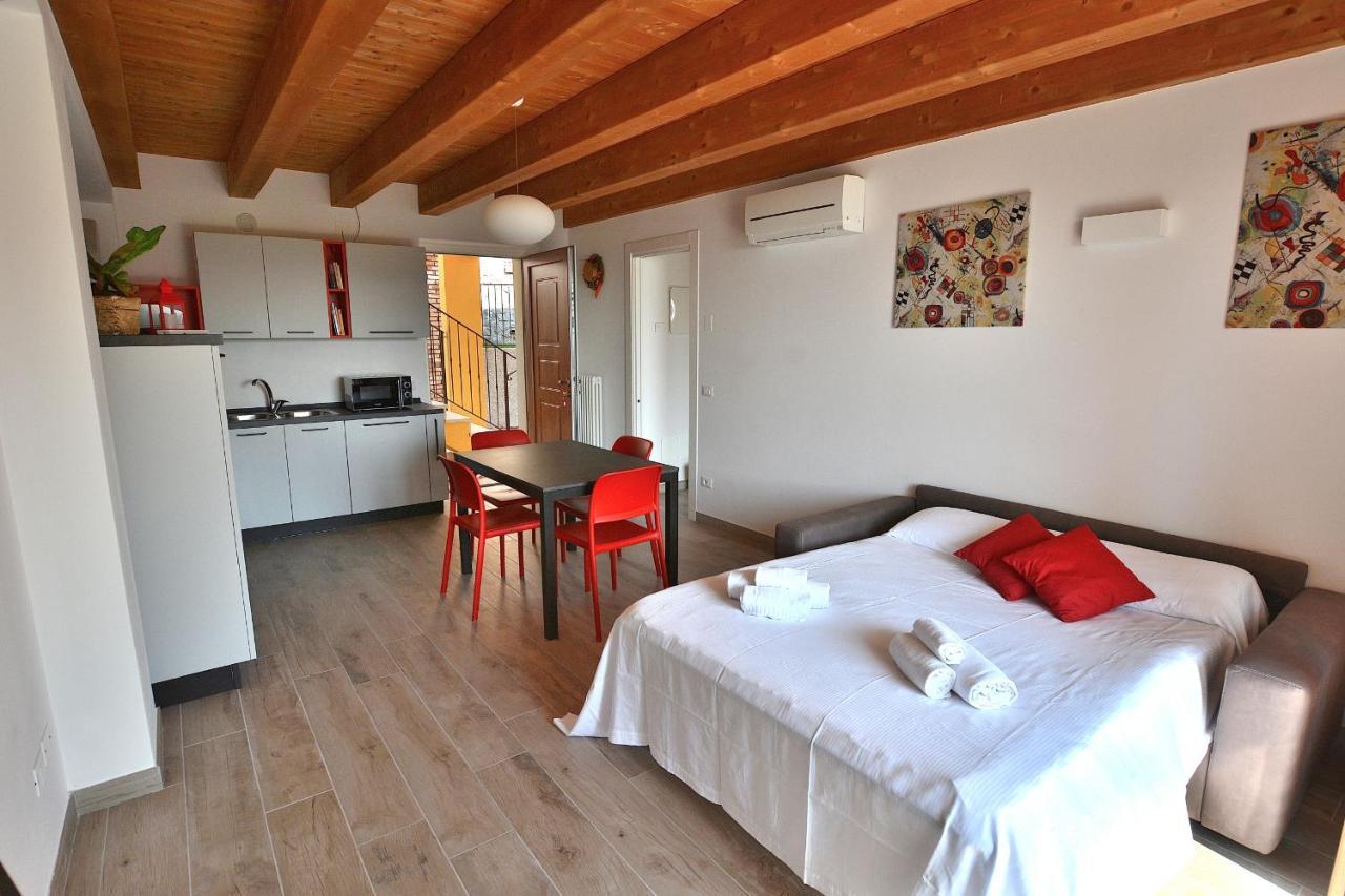 Red Apartment In Marciaga Di Costermano Extérieur photo